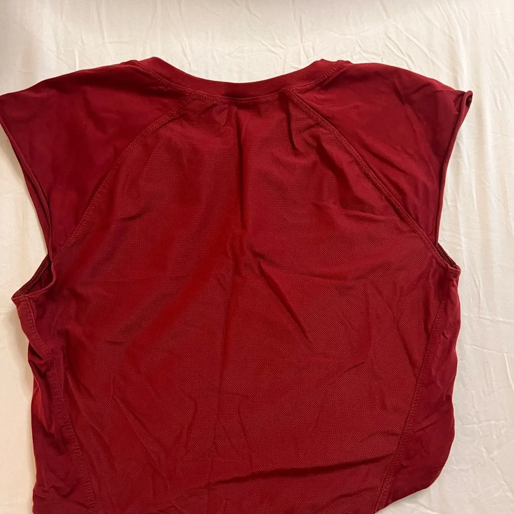 Alphalete Mesh back crop top - Picture 2 of 2